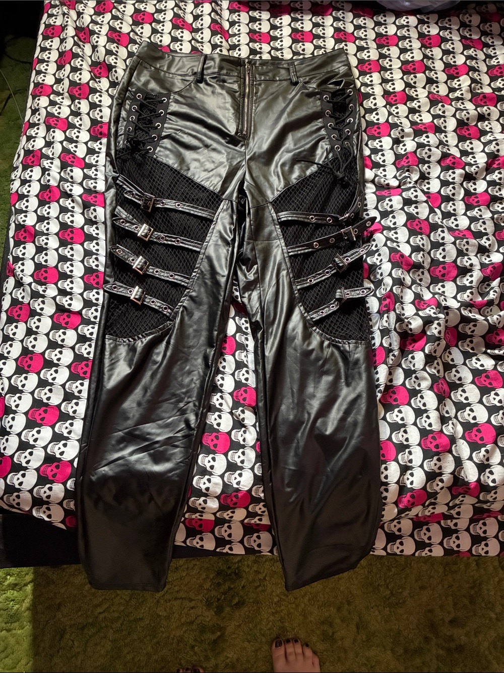 Shiny black leggings